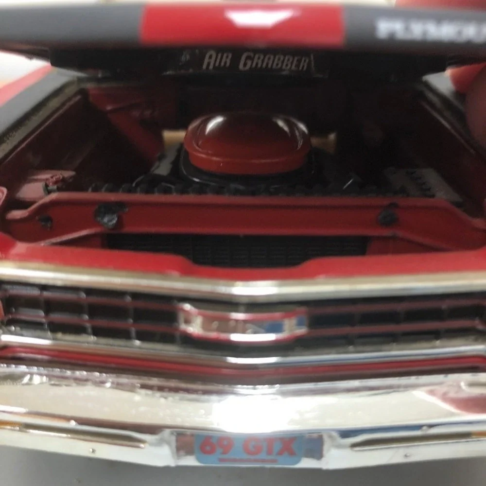 Plymouth 1969 GTX Convertible Diecast Model Car Red Black Hemi Air Grabber